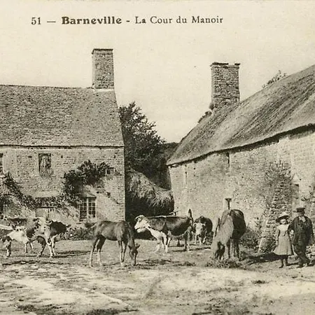 Hébergement de vacances Renovated 18th Century Norman Manor House *